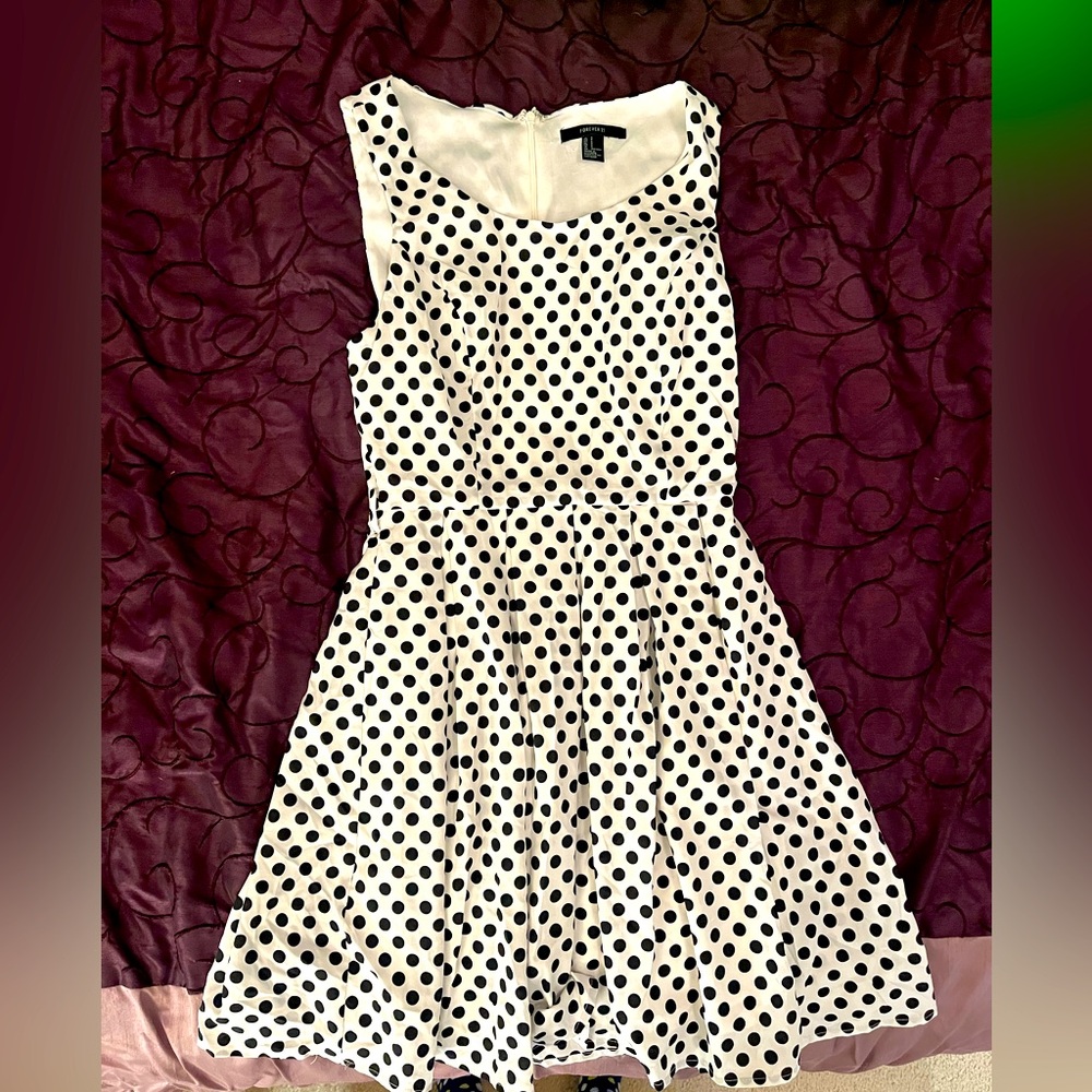 Forever 21 mini dress. Black & white. Good condition. US juniors size S.